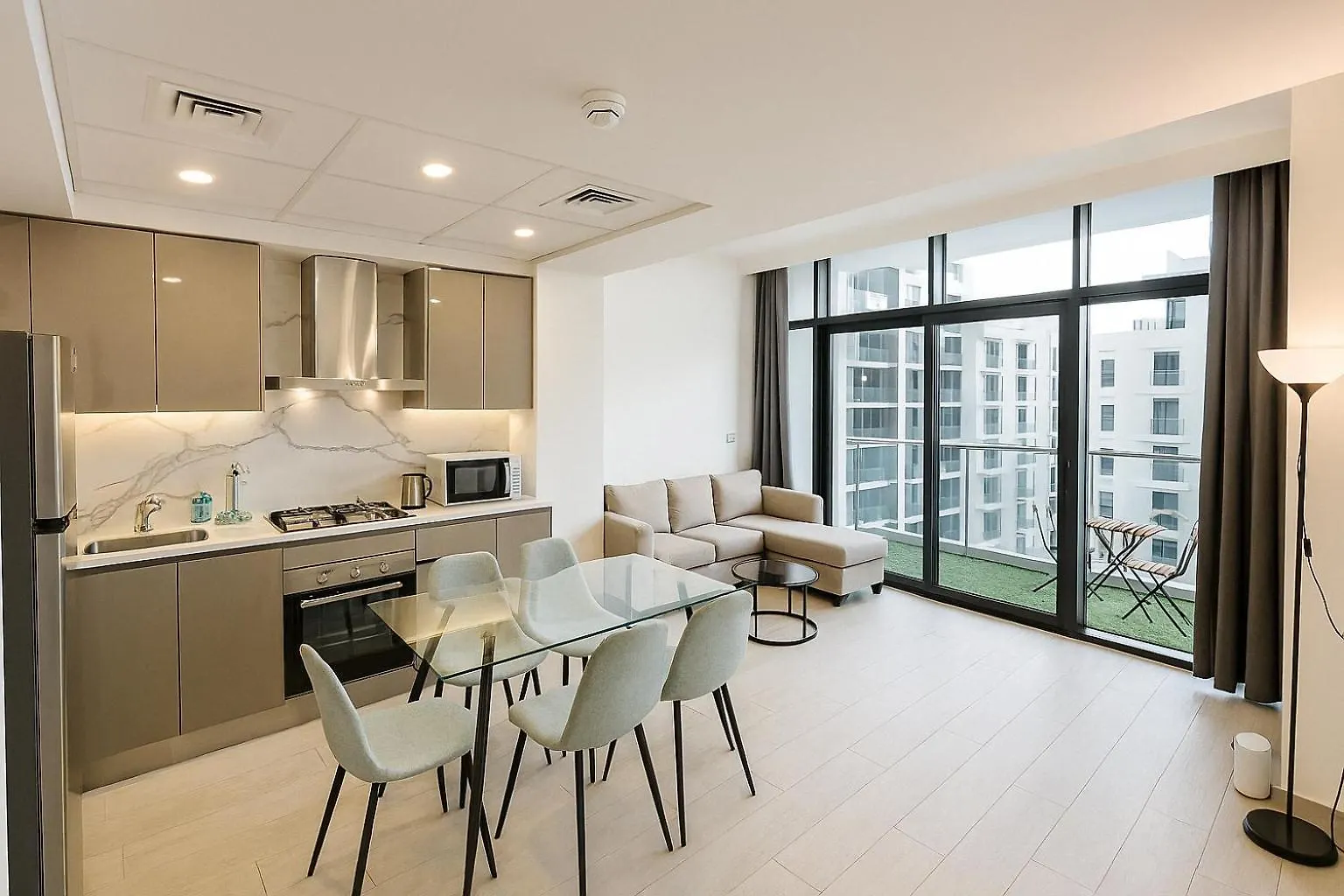 Spacious Comfortable Apartment For Your Family Or You Group Dubai