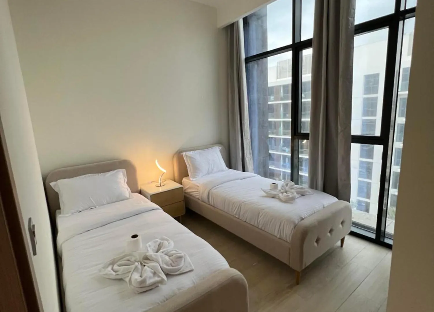 Spacious Comfortable Apartment For Your Family Or You Group Dubai