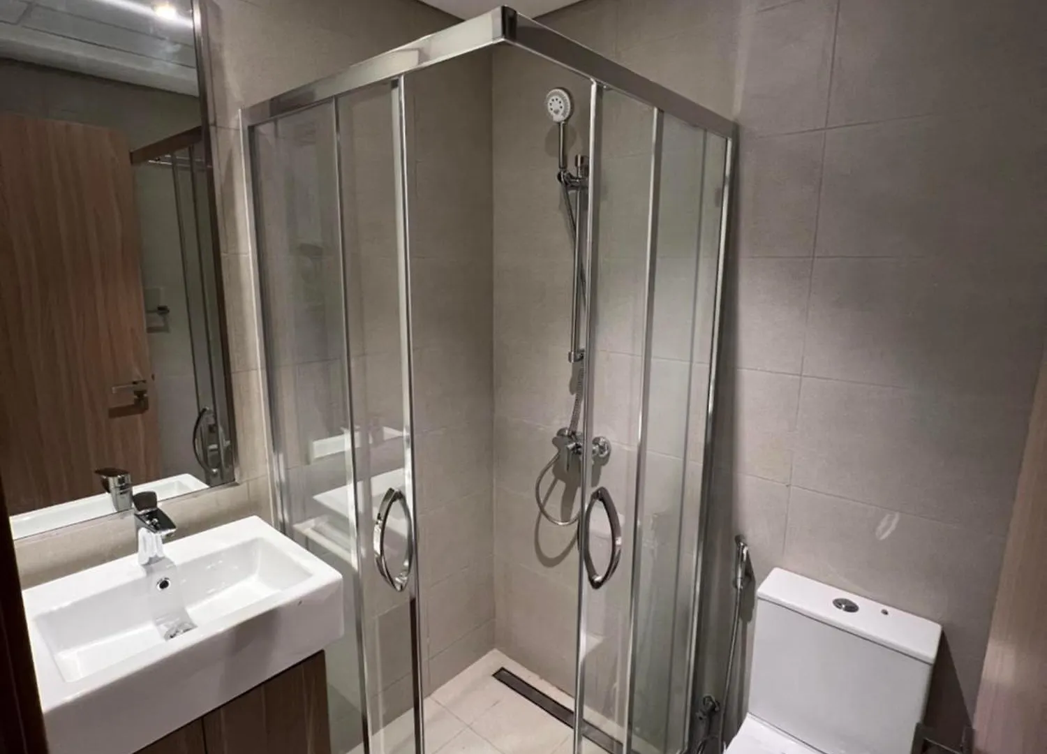 Spacious Comfortable Apartment For Your Family Or You Group Dubai