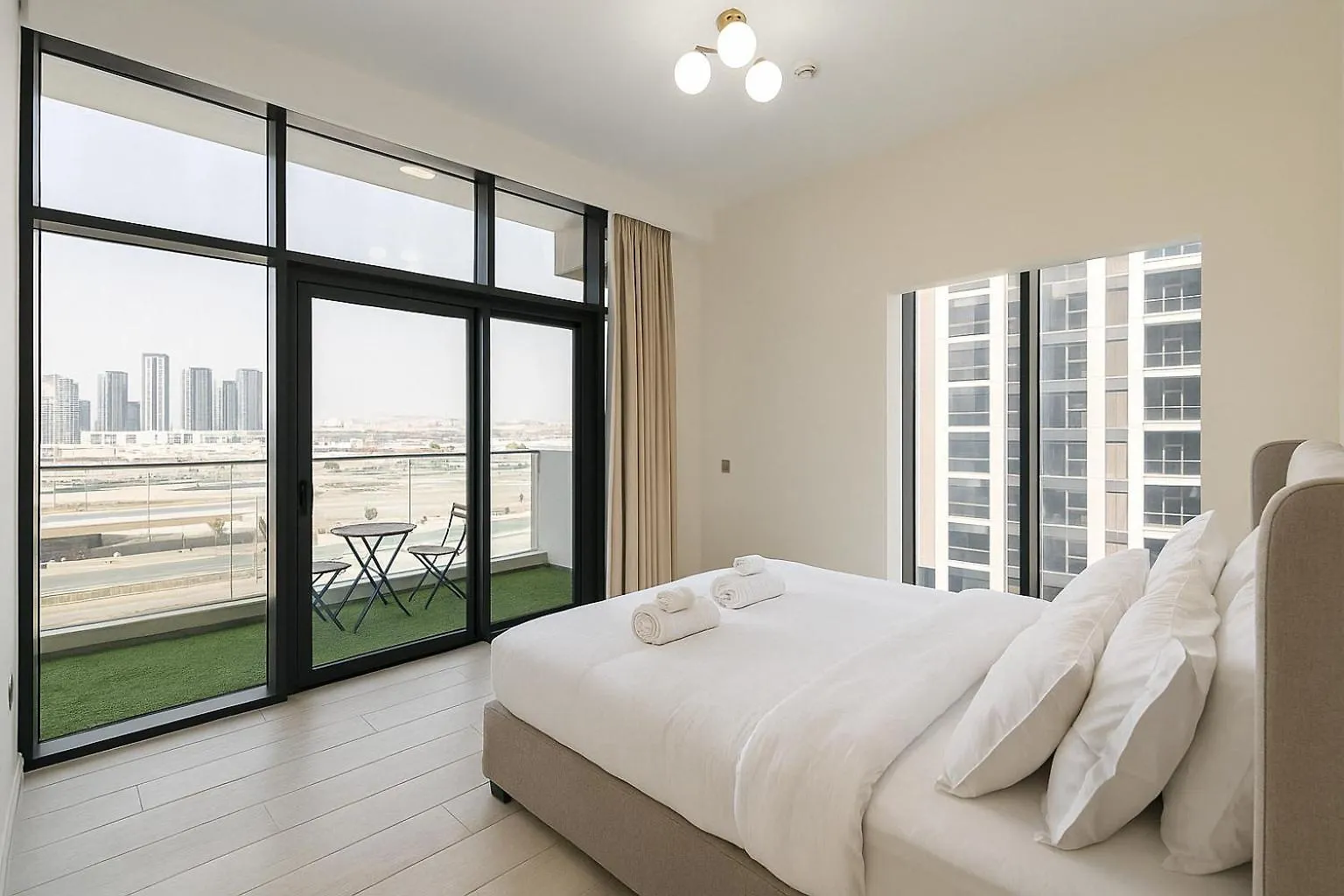 Spacious Comfortable Apartment For Your Family Or You Group Dubai