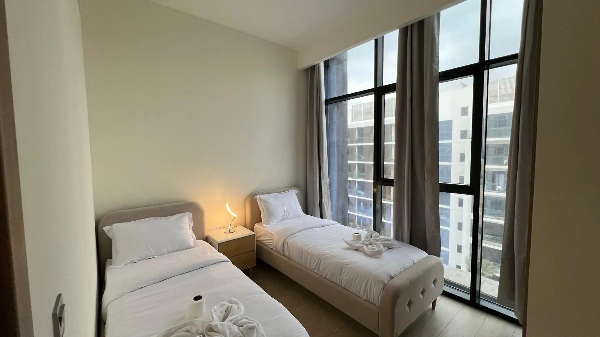 Spacious Comfortable Apartment For Your Family Or You Group Dubai