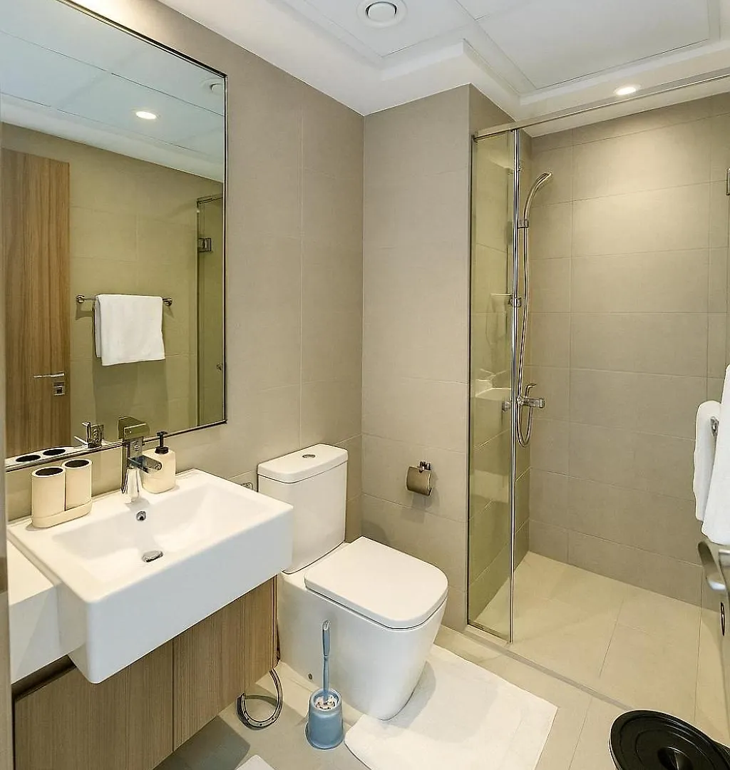 Spacious Comfortable Apartment For Your Family Or You Group Dubai